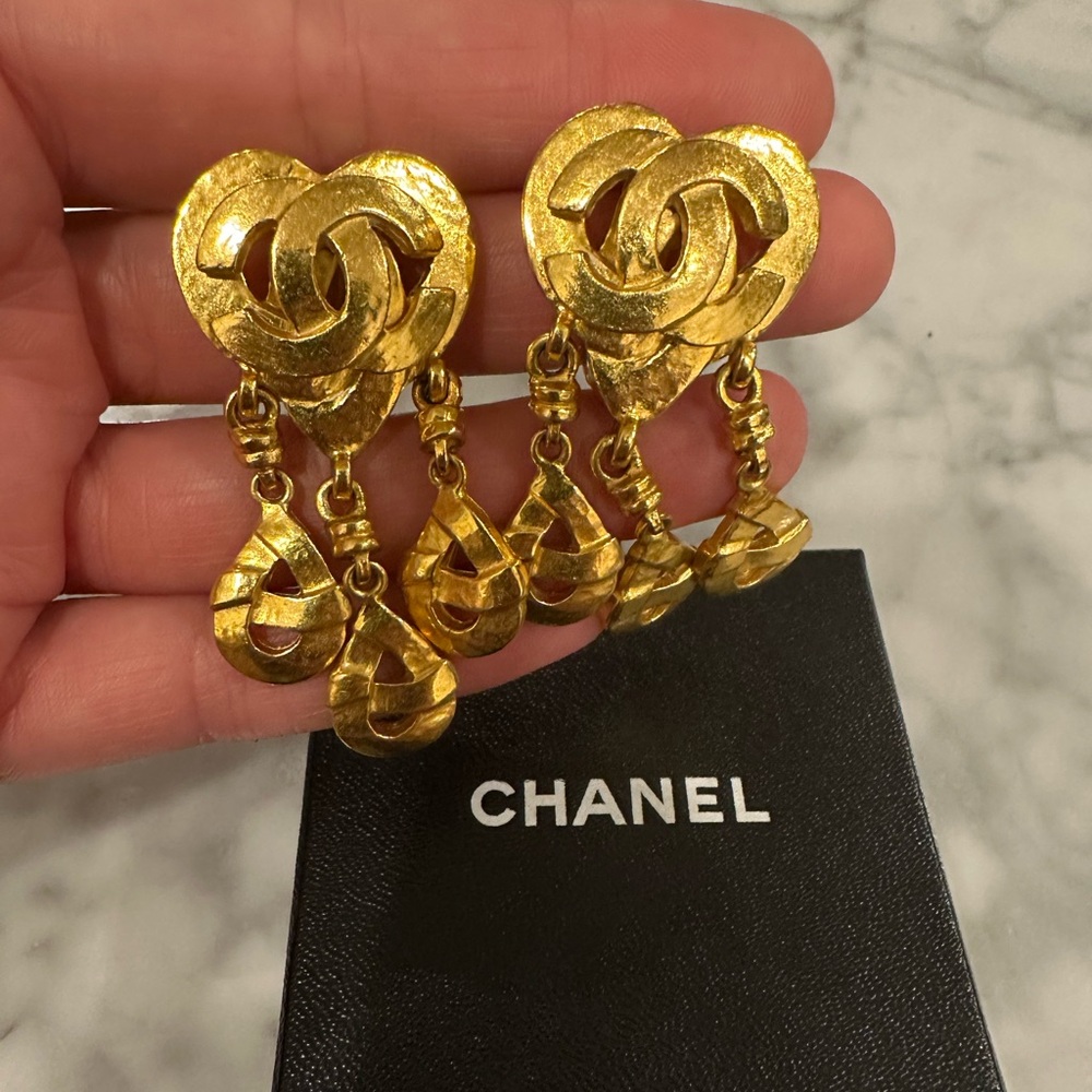 Chanel Heart Vintage 24k Gold Plated Dangle Earrings